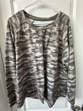 Xersion Camo Crewneck shirt  - Green & Taupe